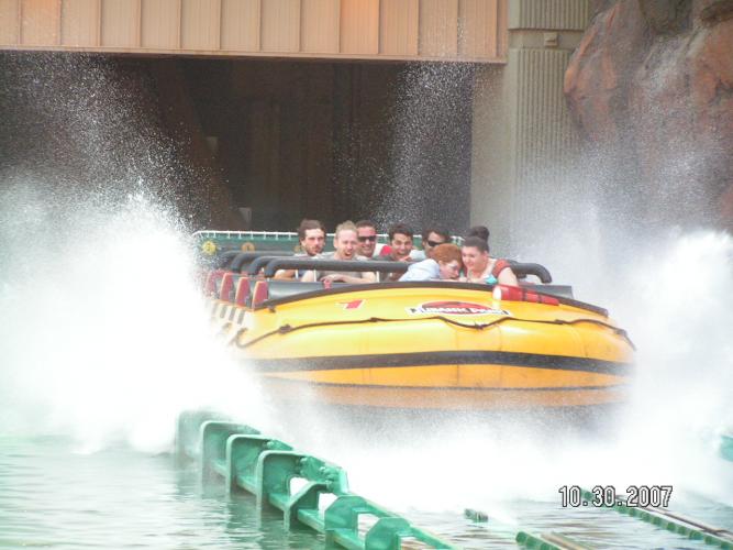 Water ride in Universal Studios Front Row Seat10/07